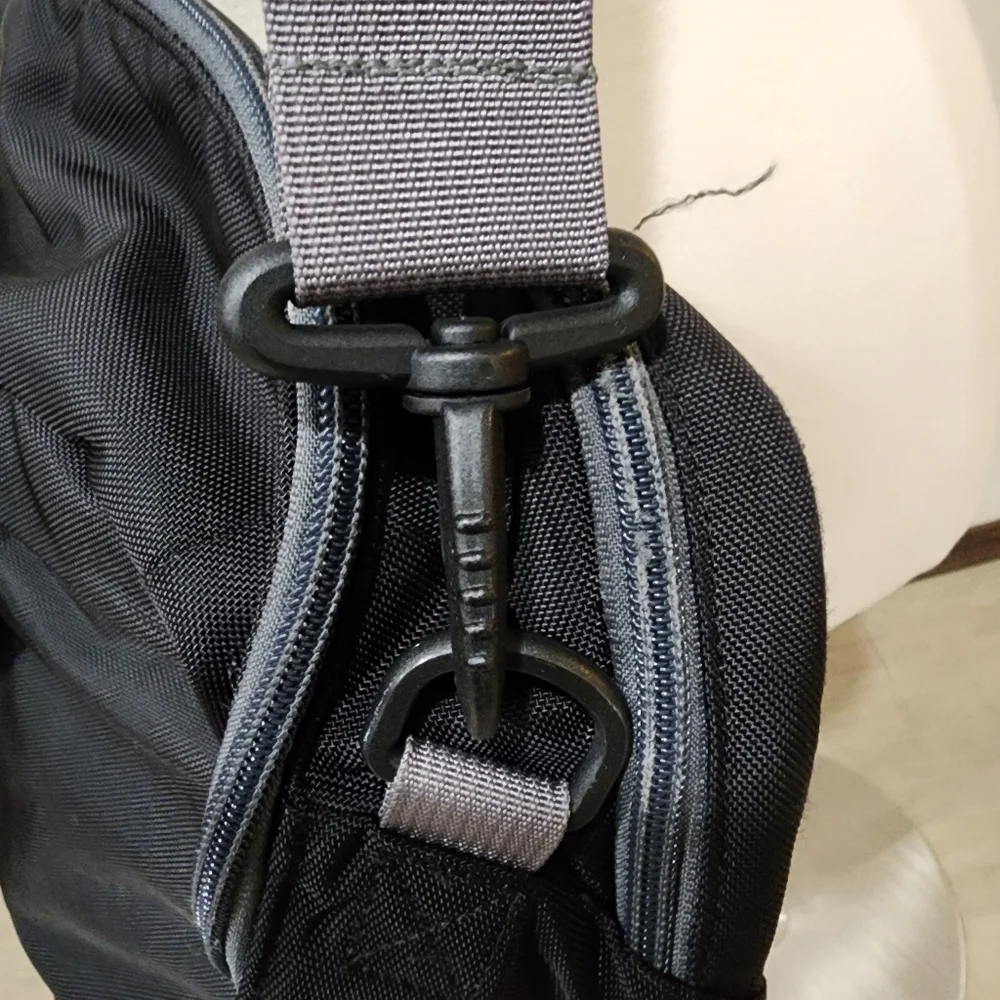 Patagonia Padded Messenger Bag Laptop Carrier Travel Bag Nylon Shoulder Strap